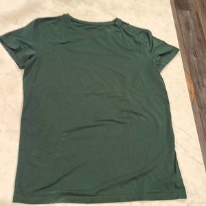 Alphalete olive green T-shirt